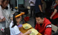 “爸”气十足 童趣依旧