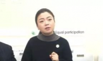 沙盘游戏中，14岁的姑娘把一个男人模型埋进角落