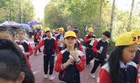 关爱留守孩子，相约大自然