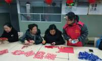 浙江温州市南汇街道万源社区计生协开展老年人手工剪纸活动