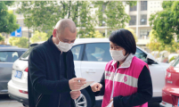 开展“公勺公筷行动”，小餐桌带动大文明