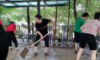 重庆市南岸区计生协心系长江5号洪水受灾群众