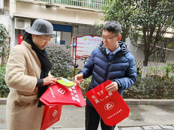 发放宣传资料图片1.jpg