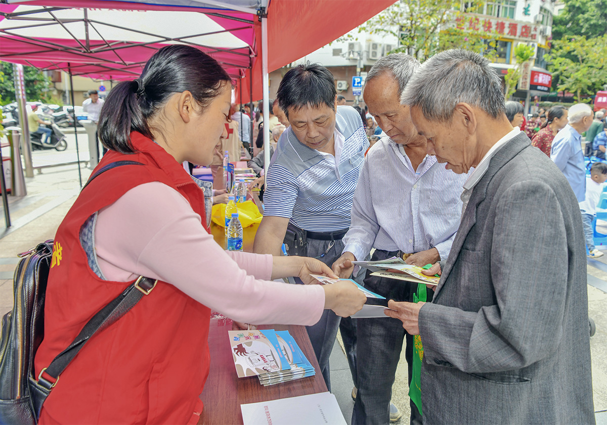 福建省闽清县开展“5.29会员活动日”宣传义诊活动，刘建新 (1).jpg