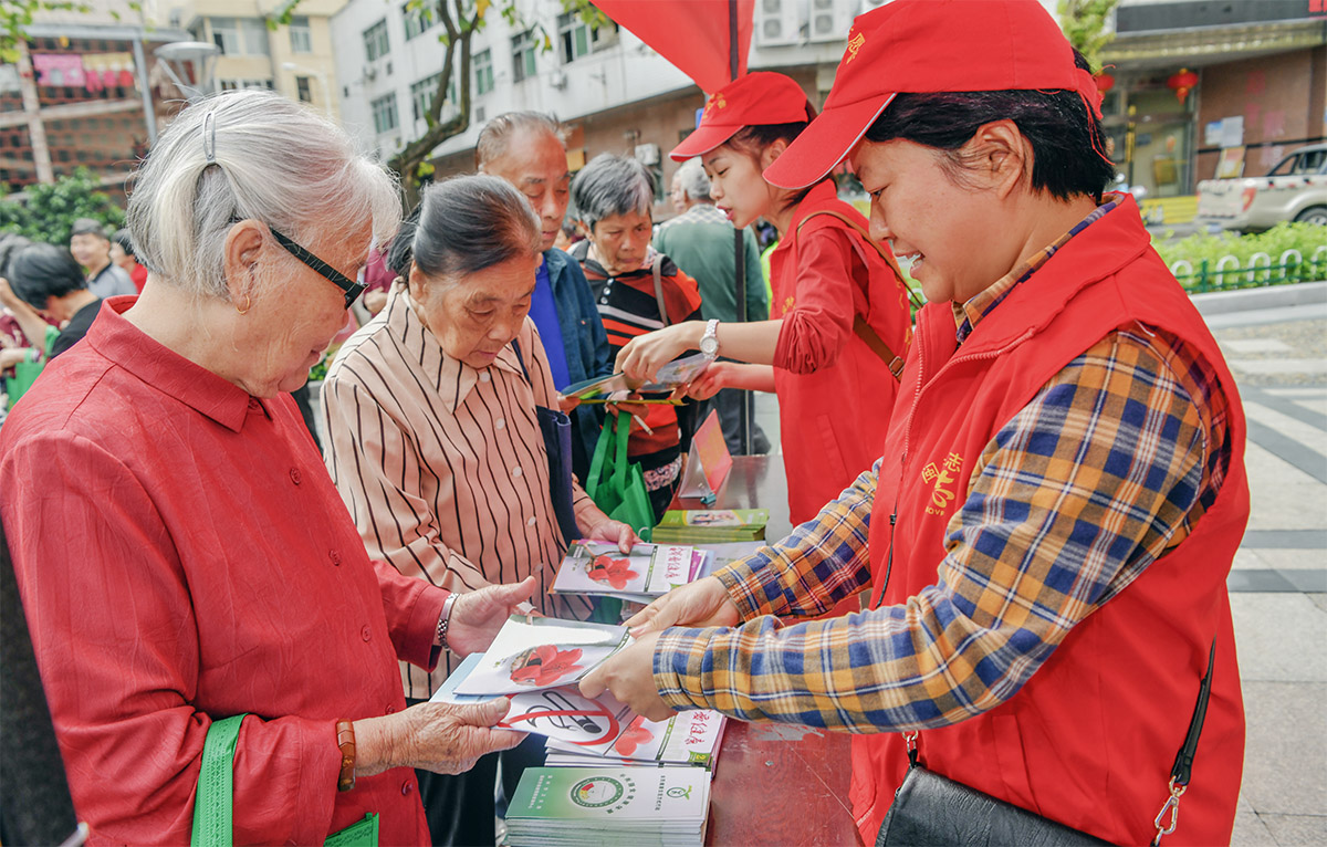 福建省闽清县开展“5.29会员活动日”宣传义诊活动，刘建新 (8).jpg