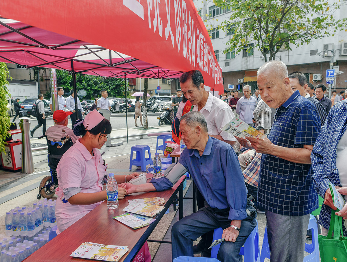 福建省闽清县开展“5.29会员活动日”宣传义诊活动，刘建新 (7).jpg